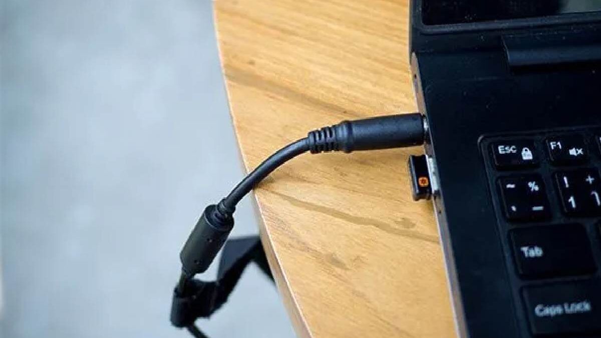 Can we always Keep Laptop Connected to Electricity