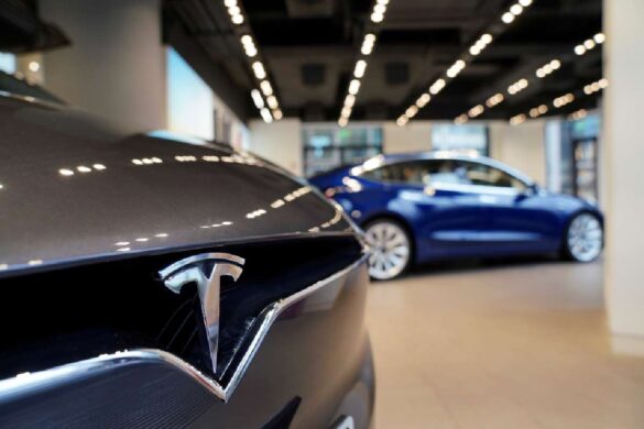 Tesla Cars Use Supercomputers to Develop Self-Driving
