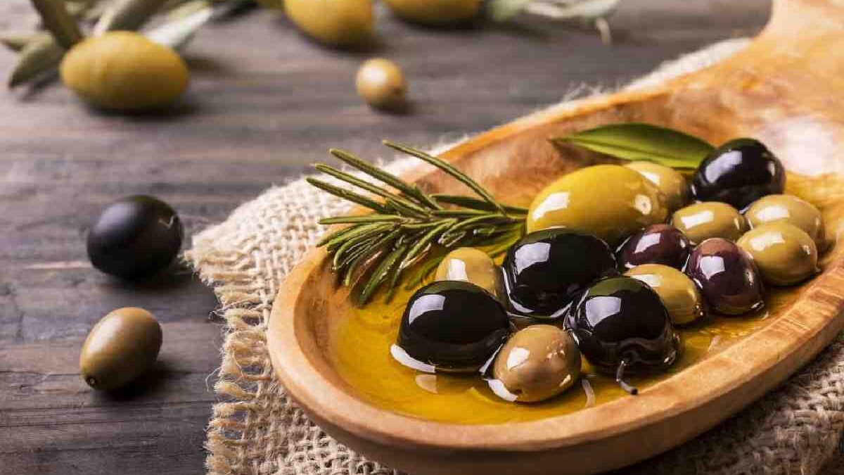 11 Health Benefits and Side Effects of Olives Benefits of Olives