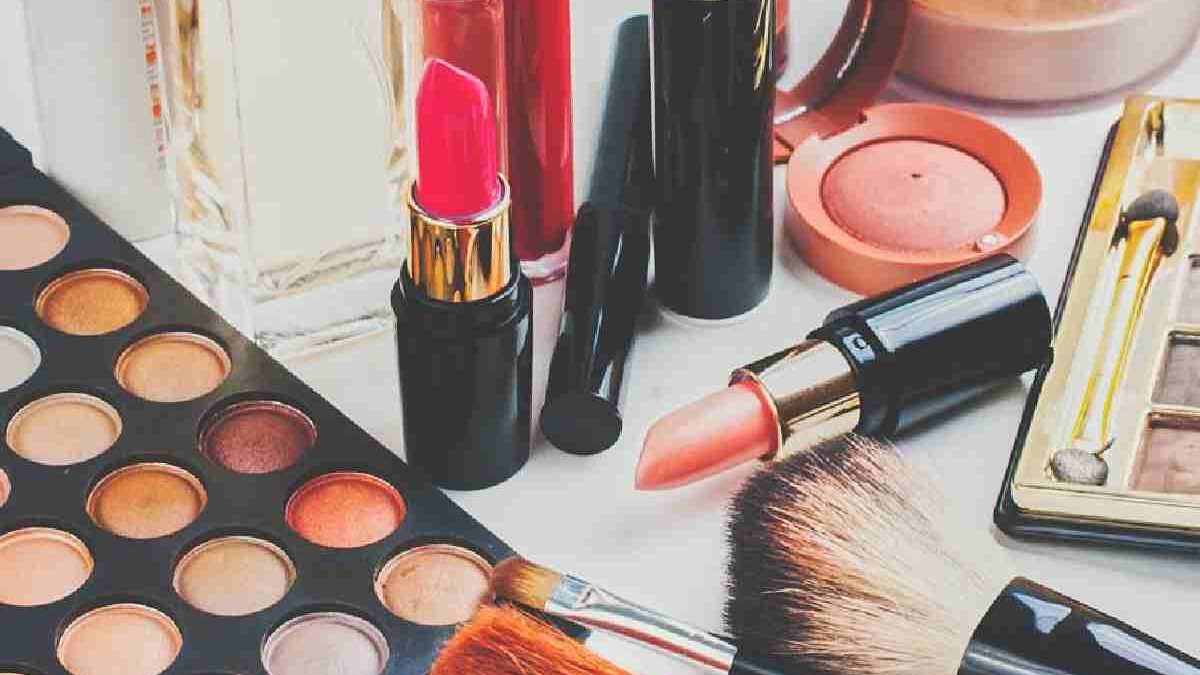 Cosmetics – Definition, Decorative Cosmetics, Types, and More