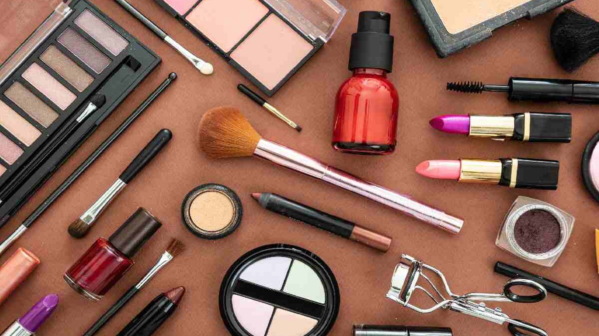 Cosmetics – Definition, Decorative Cosmetics, Types, and More
